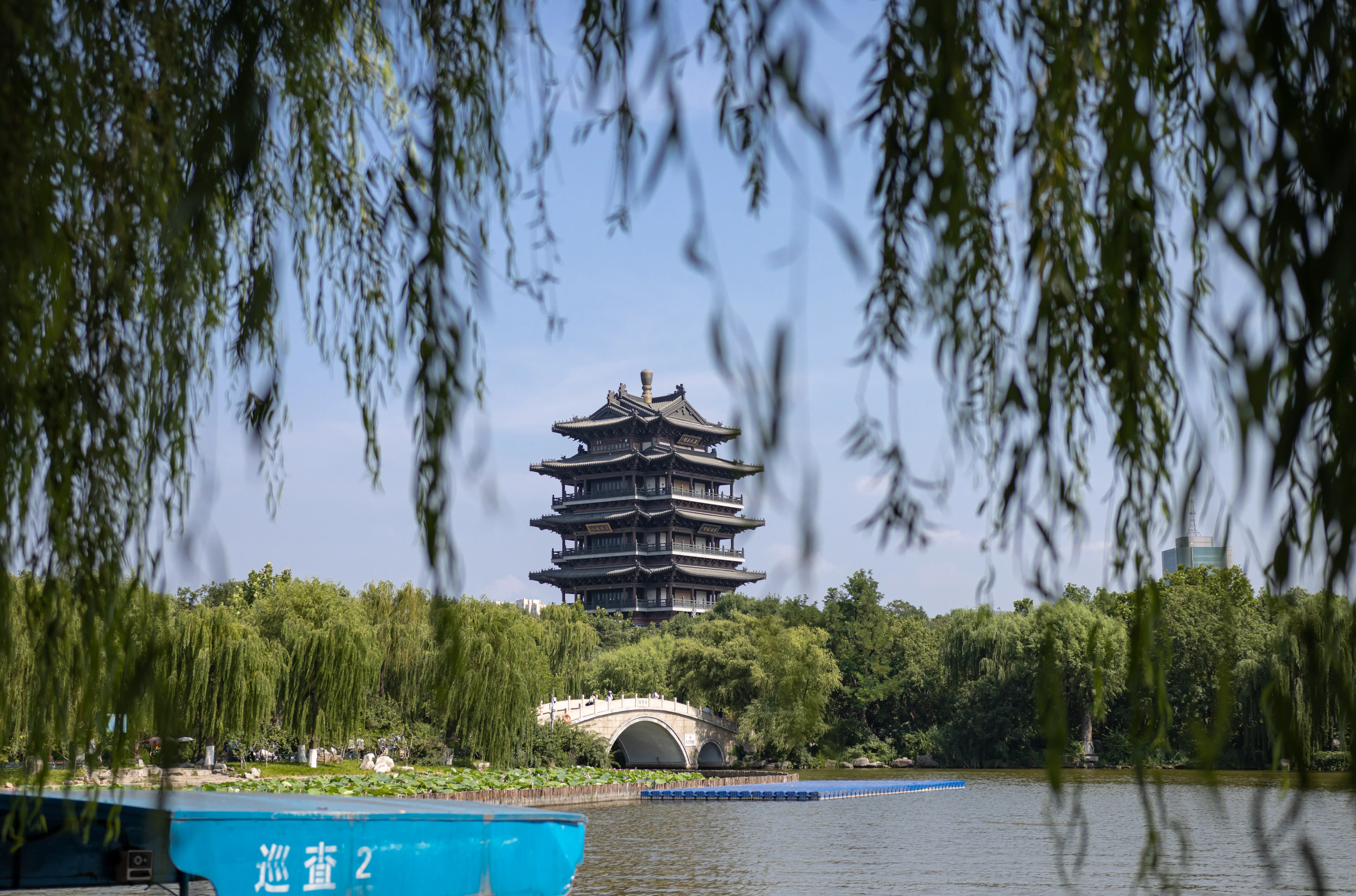 湖畔楼阁